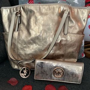 Michael kors purse and matching wallet great condition